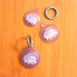 NEW 2 AirTag Snap Case/Keychain